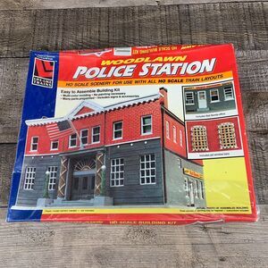 LIfe-Like Trains Scale Building Kit Woodlaw Police Station